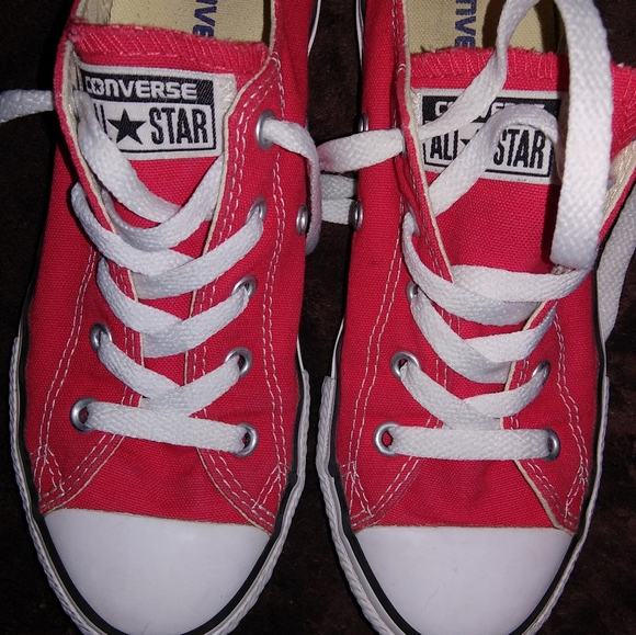 Red Low Top Converses - Picture 2 of 6